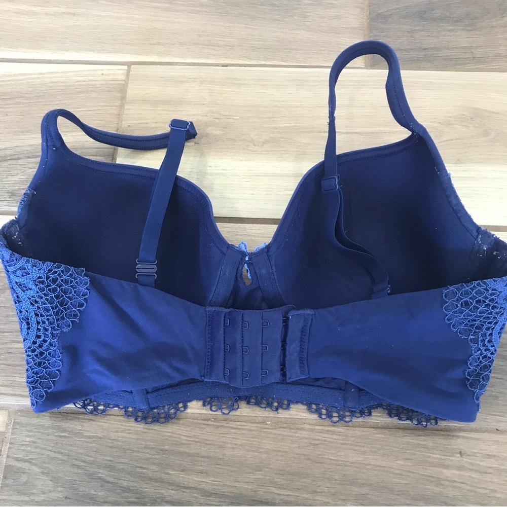 Victoria’s Secret navy bra - Picture 2 of 6